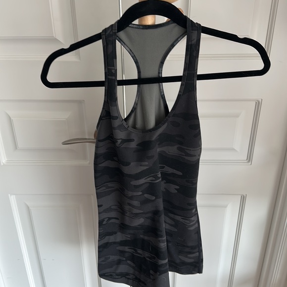 Lululemon shirt bundle - Picture 7 of 8